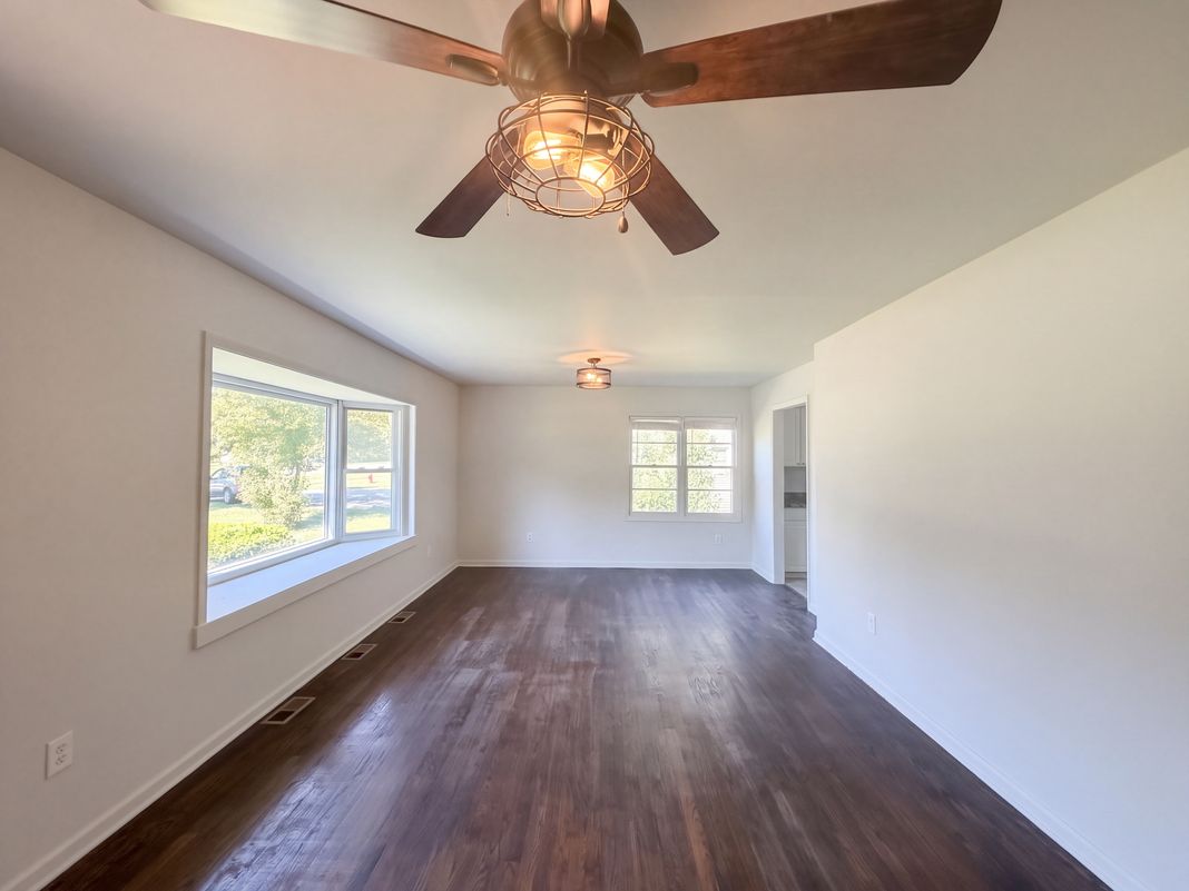 Property photo 3 of 21809 S Peculiar Dr