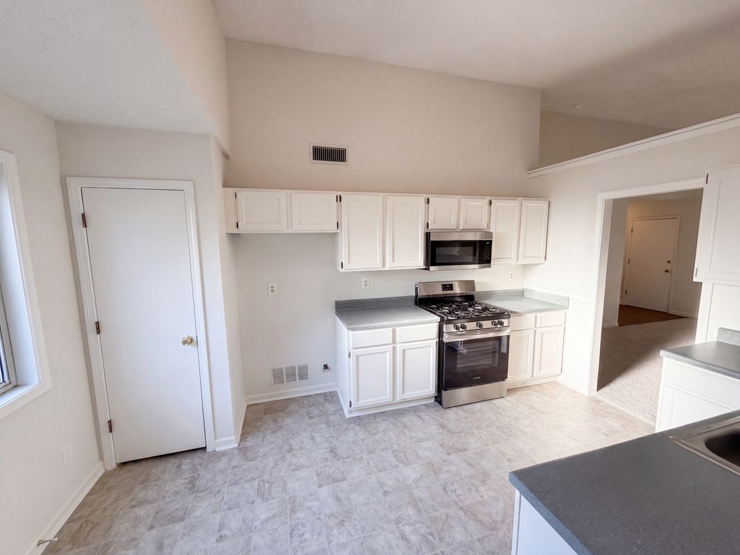 Property photo 2 of 2119 Crystal Lake Dr
