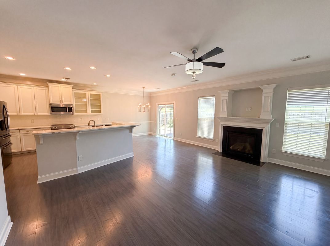 Property photo 3 of 301 Cypresshill Ct