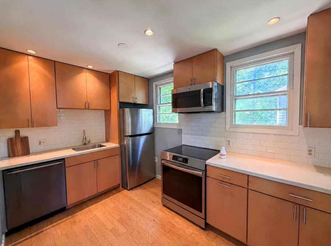 Property photo 2 of 4027 Lawrence Ave