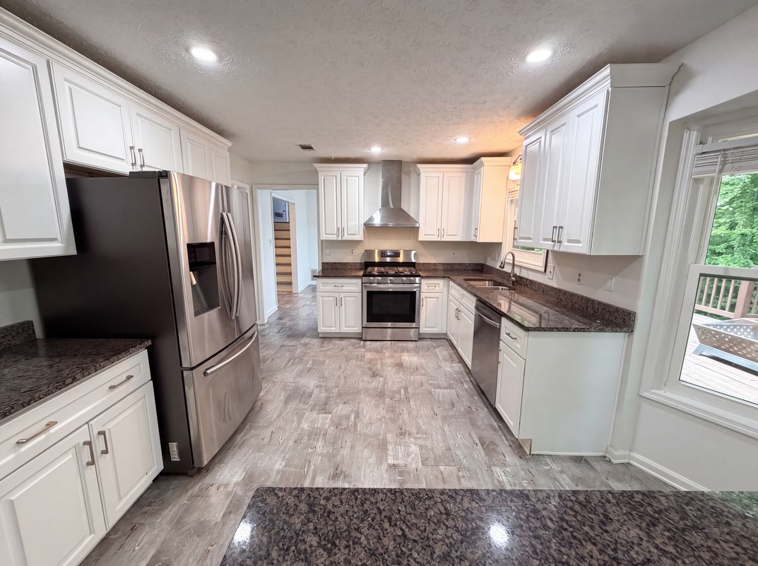 Property photo 2 of 4378 Shady Dr NW