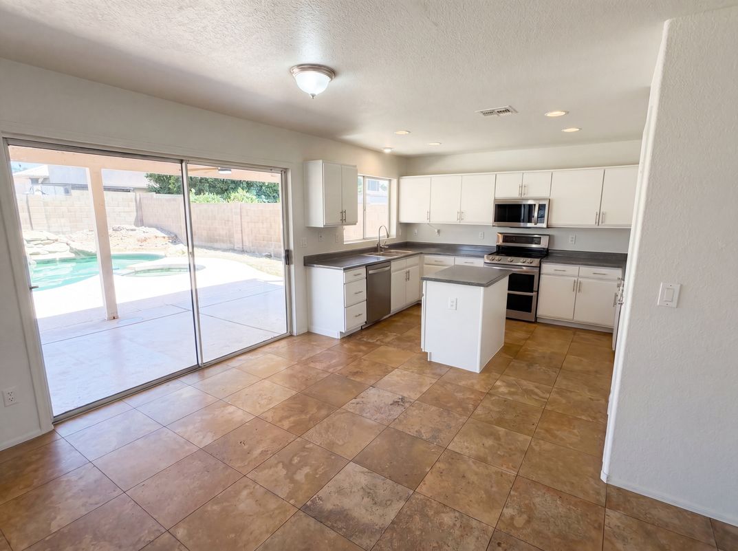 Property photo 2 of 10860 W Lone Cactus Dr
