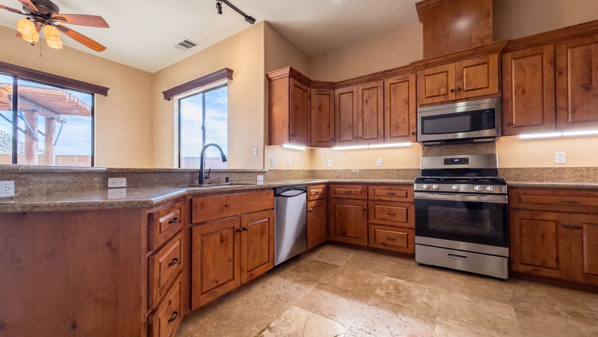 Property photo 2 of 5935 Buena Suerte Rd
