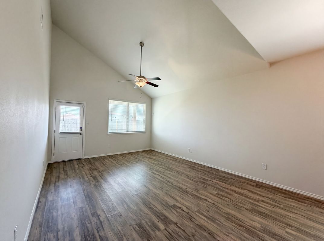 Property photo 3 of 20623 Petunia Peak St