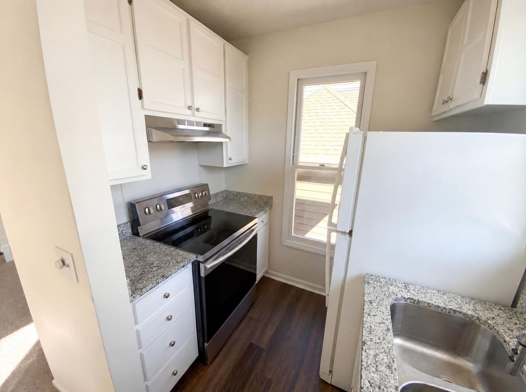 Property photo 2 of 1101 E Morehead St Apt 33