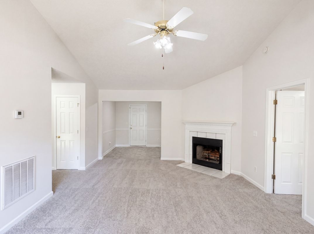 Property photo 3 of 182 Livingston Ln