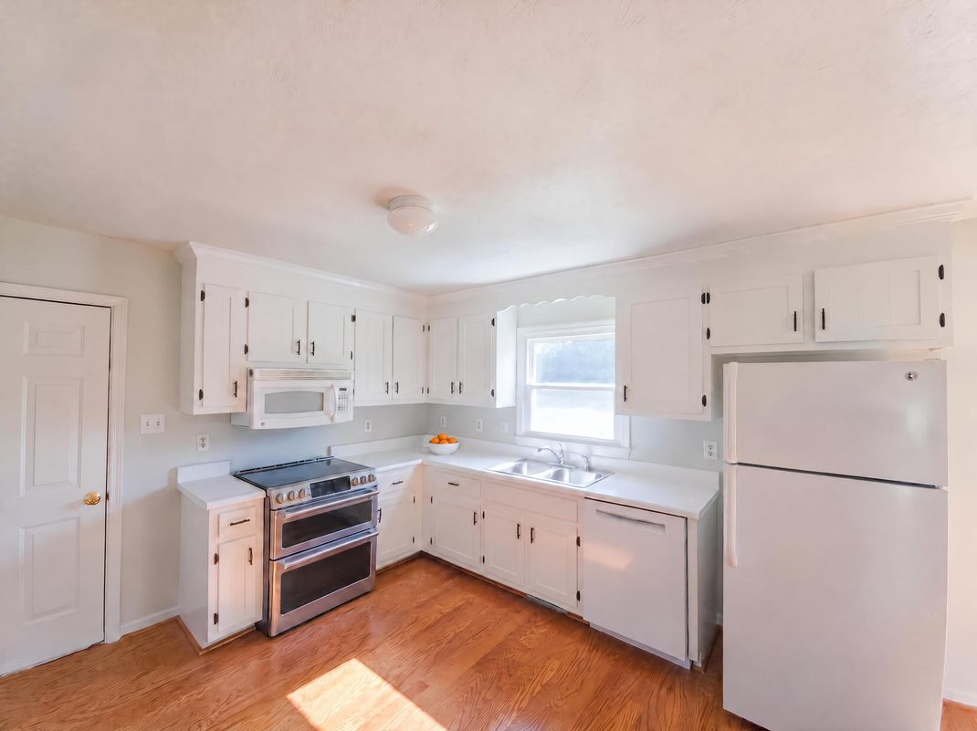 Property photo 2 of 8921 Basswood Dr