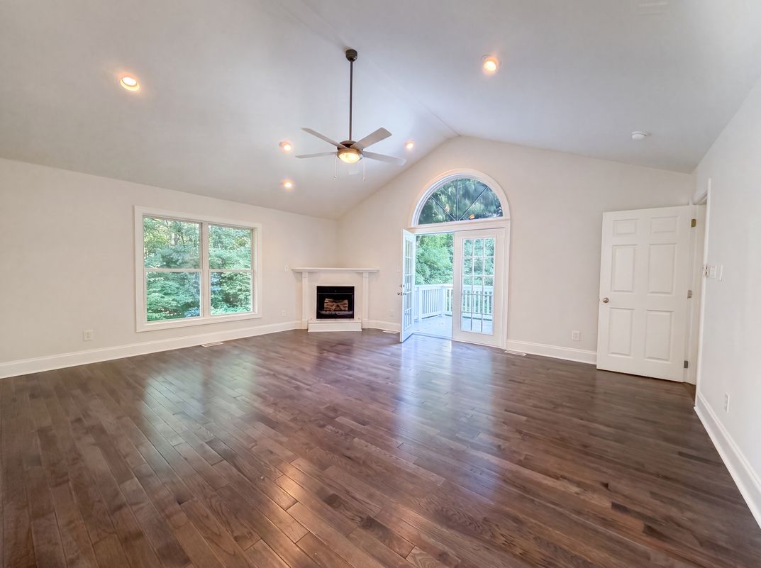 Property photo 3 of 502 Live Oaks Ct