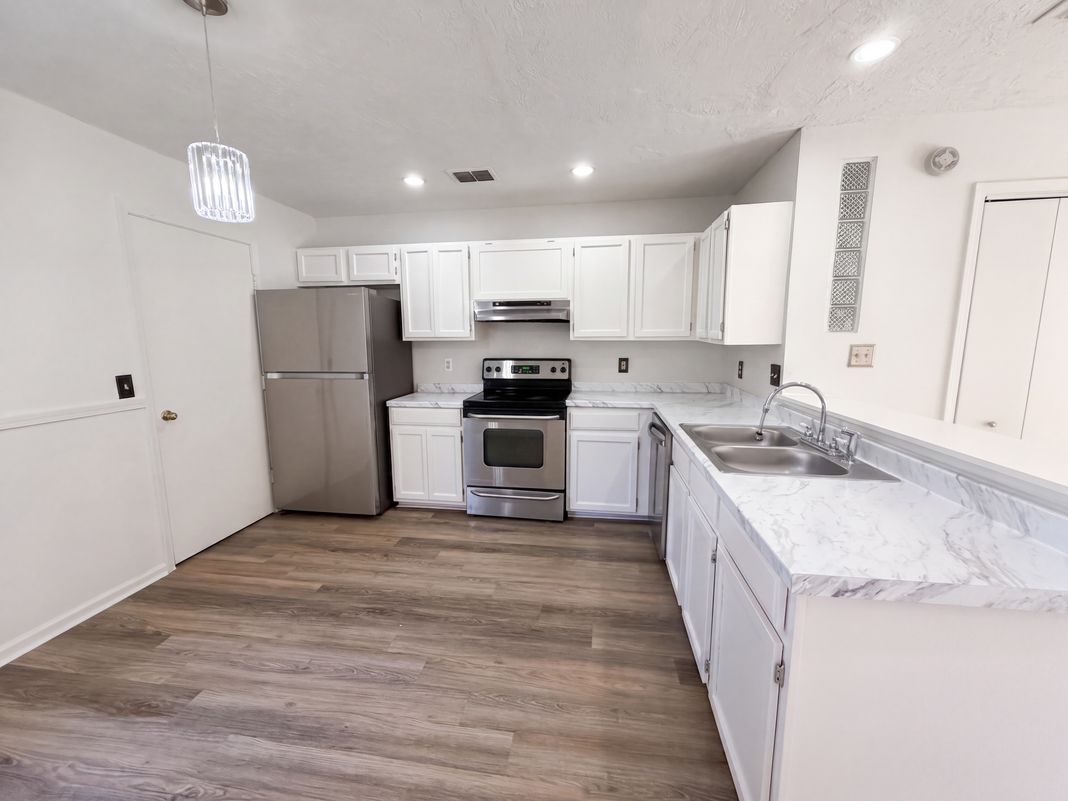 Property photo 2 of 3561 Rain Forest Dr W