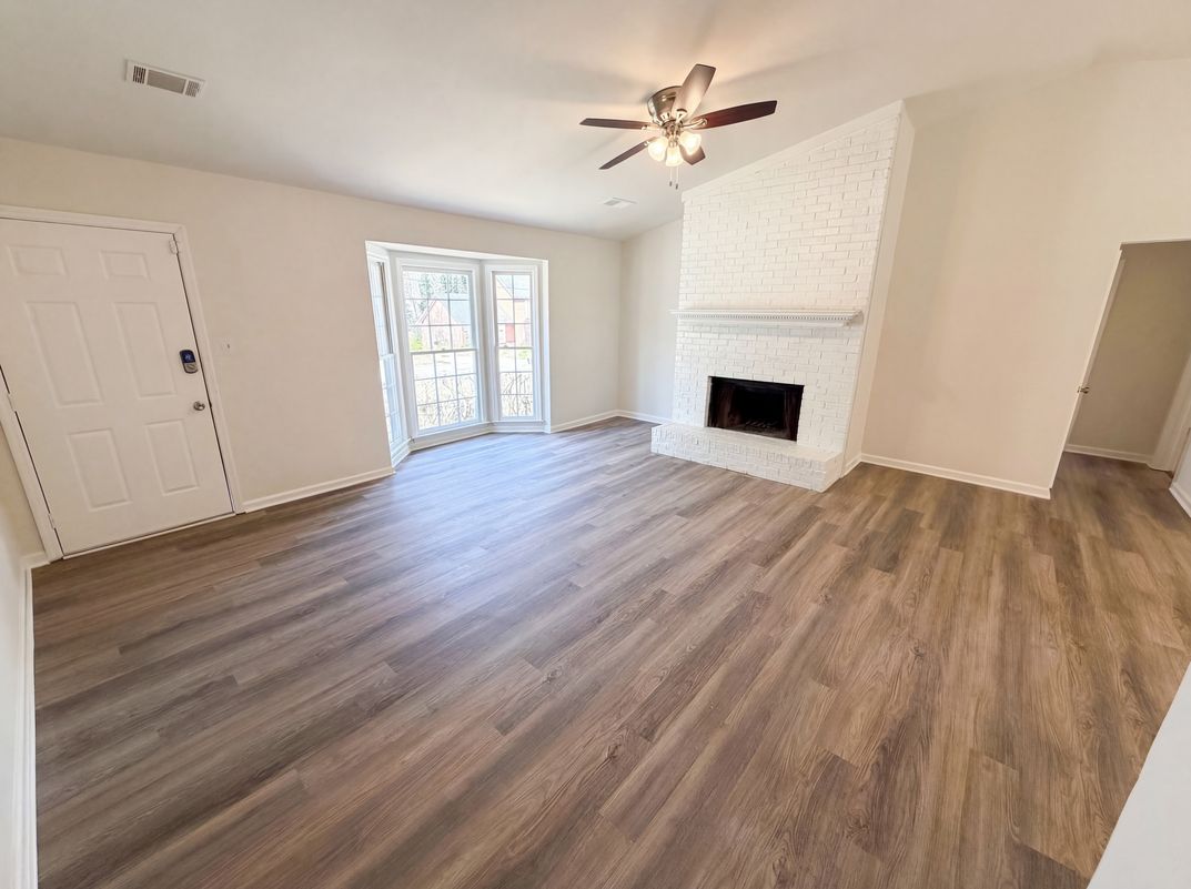 Property photo 3 of 5003 Henson Dr SW
