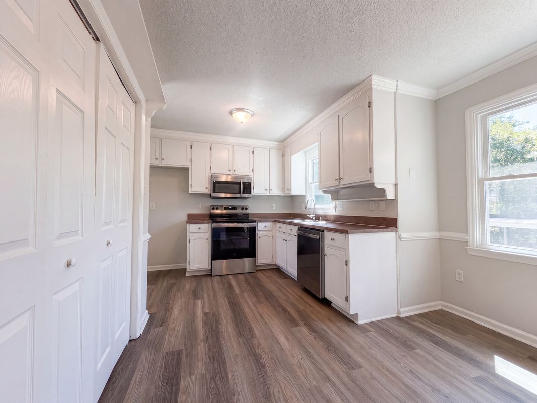 Property photo 2 of 106 Deblyn Ct