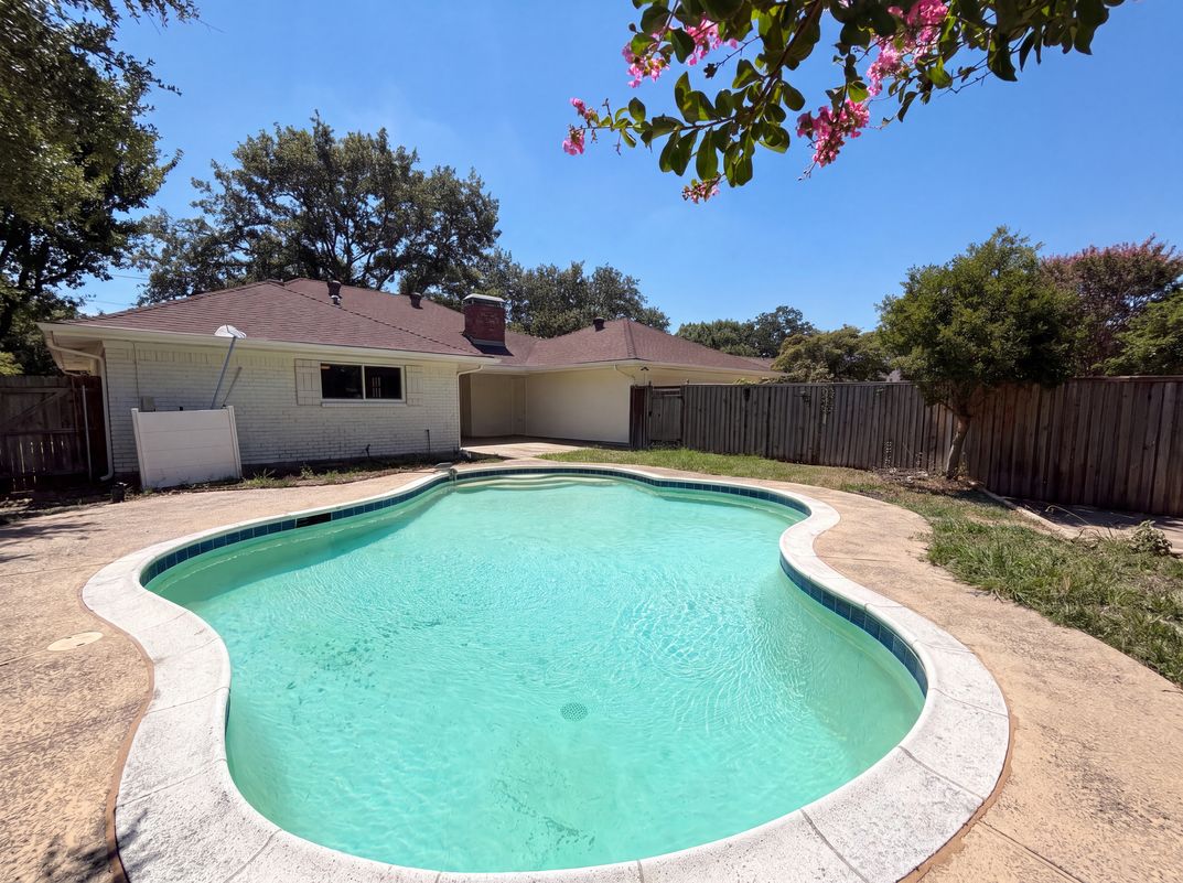 Property photo 2 of 1115 N Waterview Dr