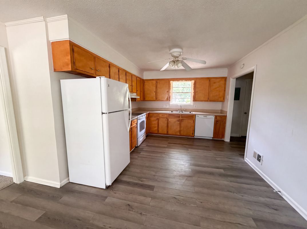 Property photo 2 of 406 Lafayette Way