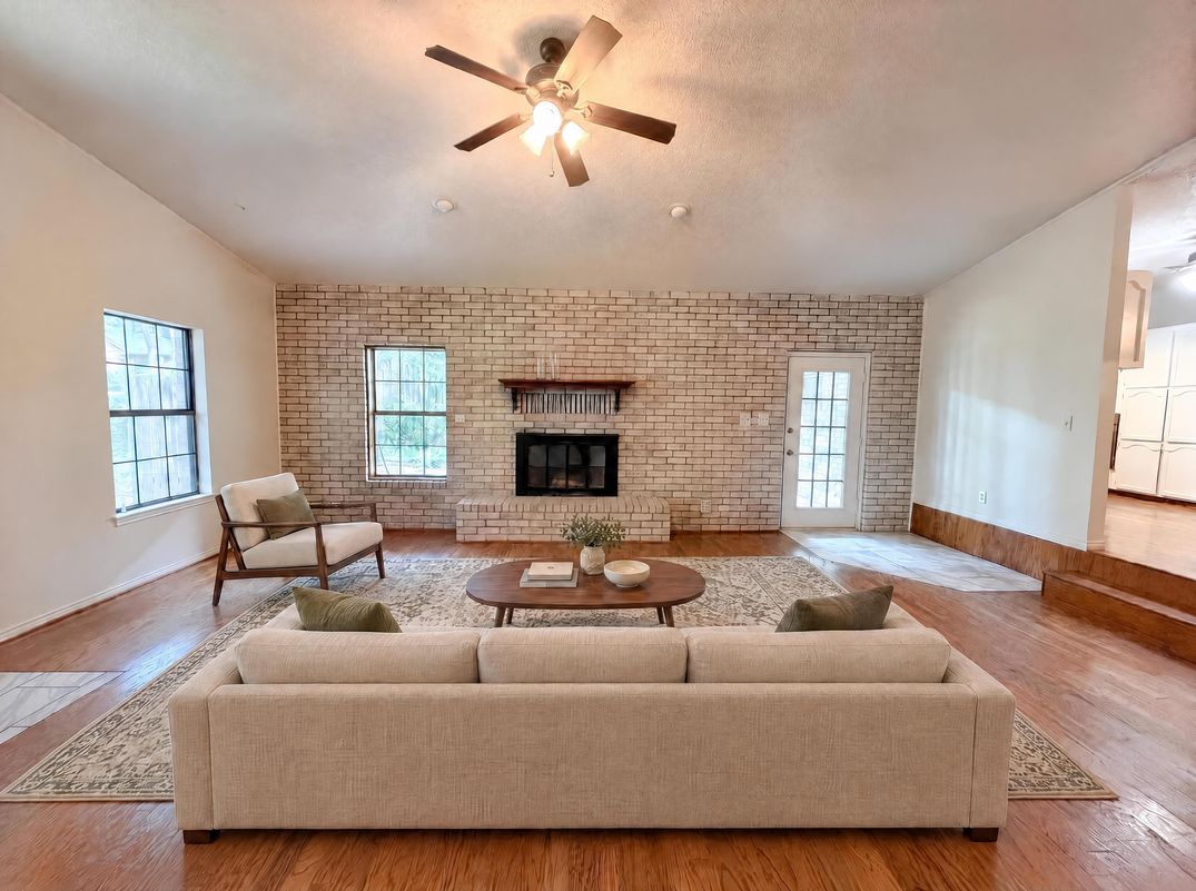 Property photo 3 of 3504 Victorian Dr