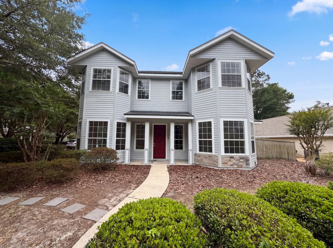 Property photo 1 of 9405 SW 31st Ln