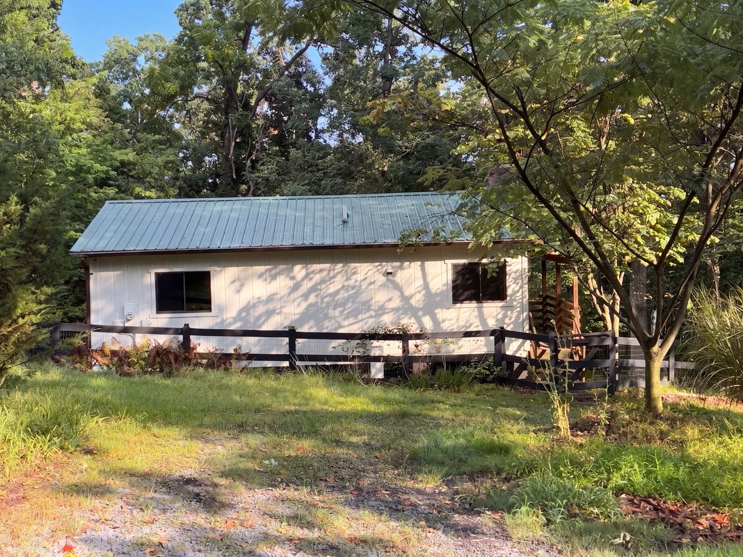 Property photo 1 of 816 Hilltop Ln
