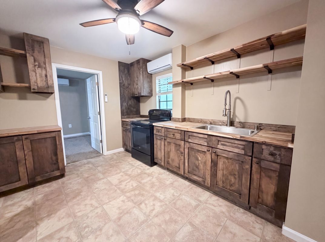 Property photo 2 of 94 Conifer Cir