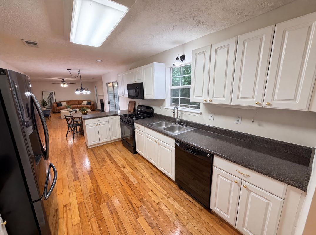 Property photo 2 of 1800 Ivy Stone Ct