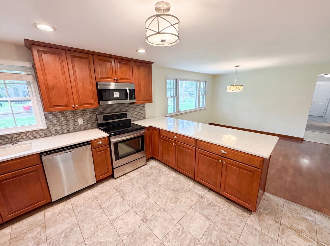 Property photo 2 of 1537 W 74th Pl