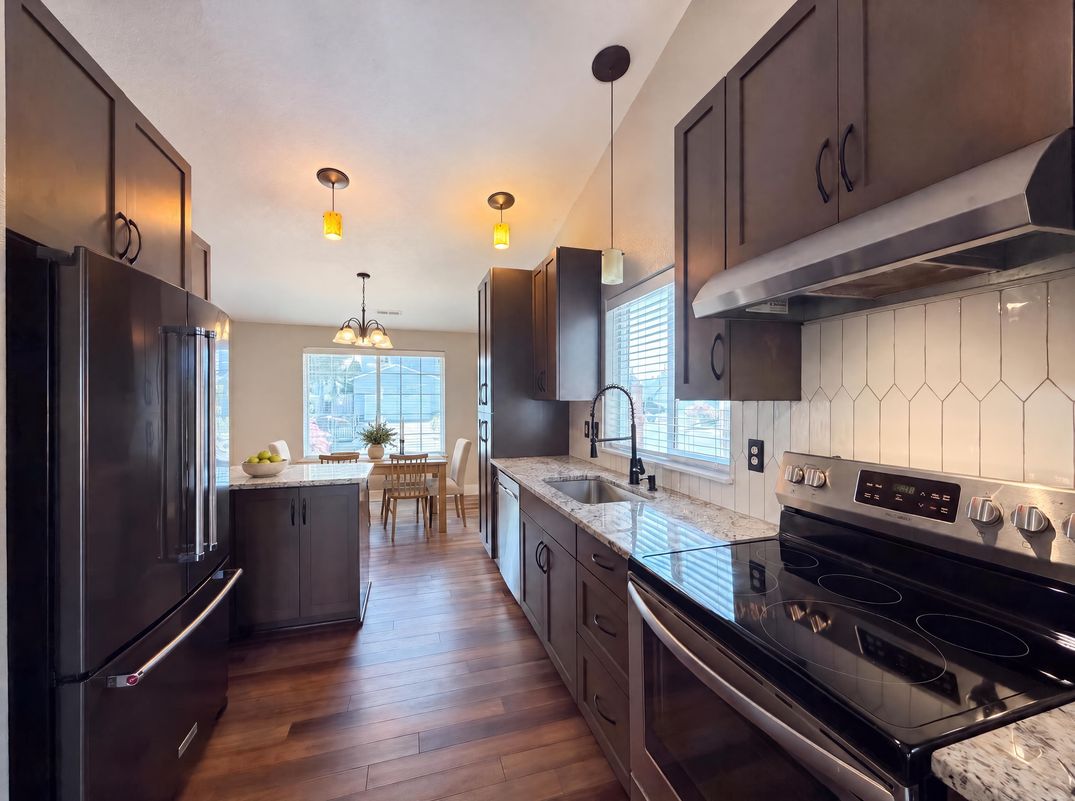 Property photo 2 of 140 W 13th St