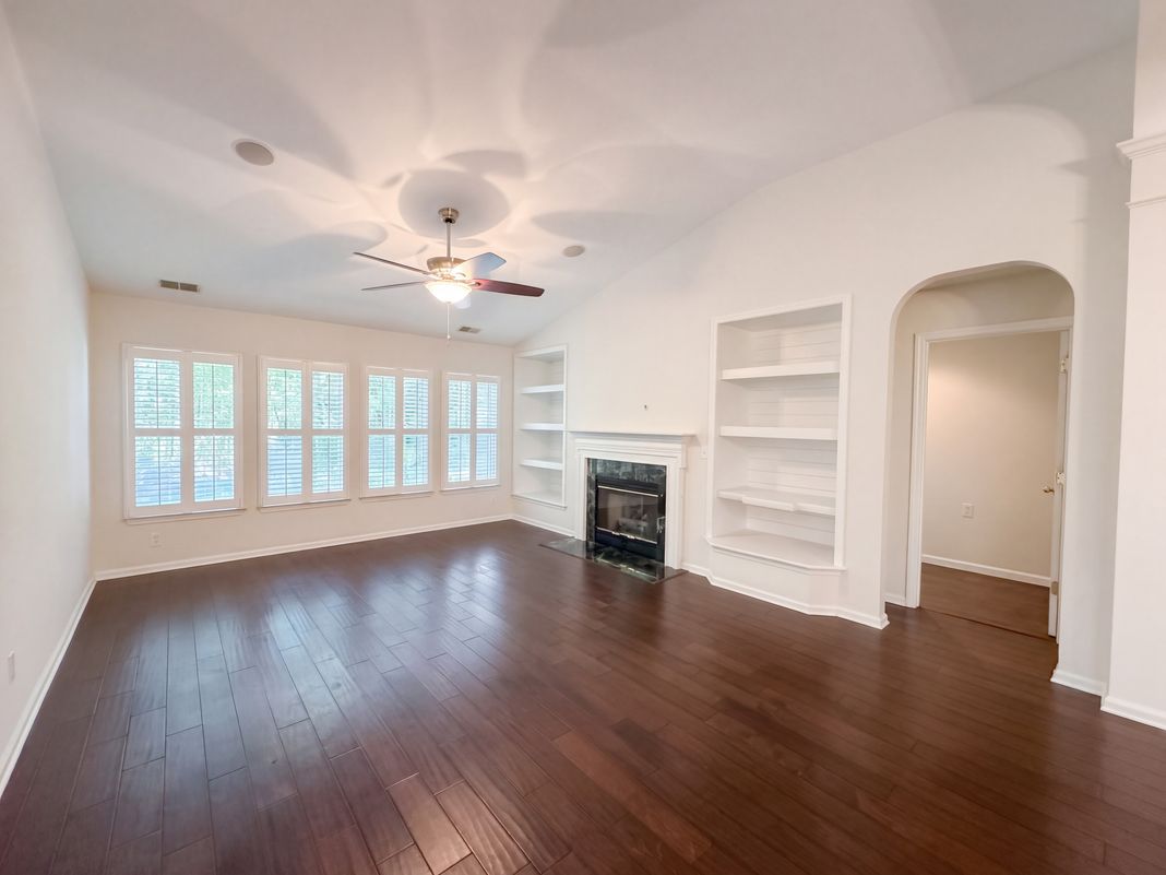 Property photo 3 of 580 Pointe Of Oaks Rd