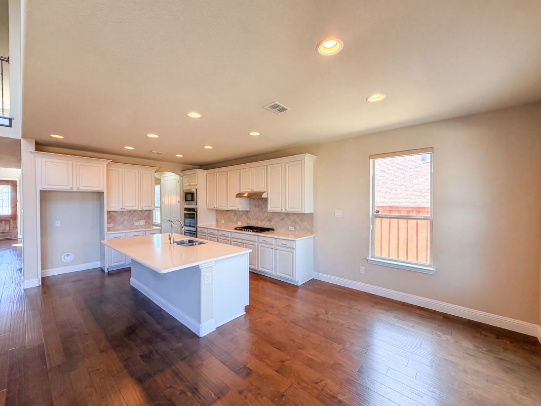 Property photo 2 of 1621 Liberty Way Trl