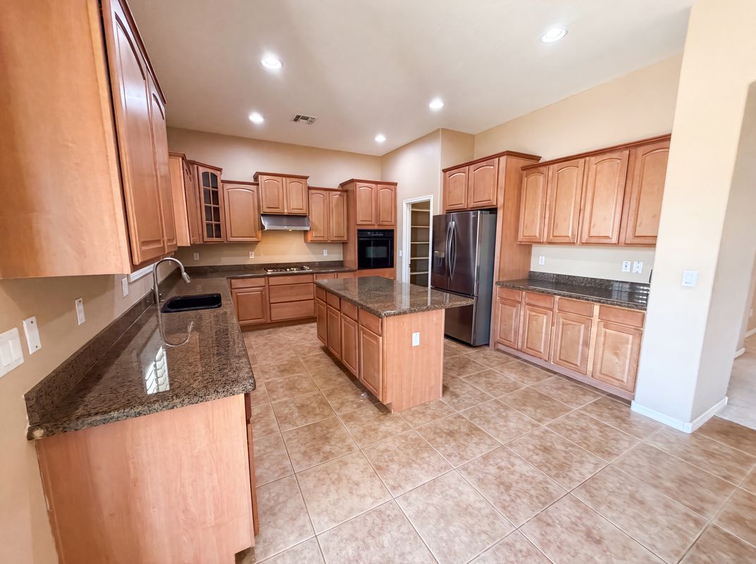 Property photo 2 of 3080 E Powell Way
