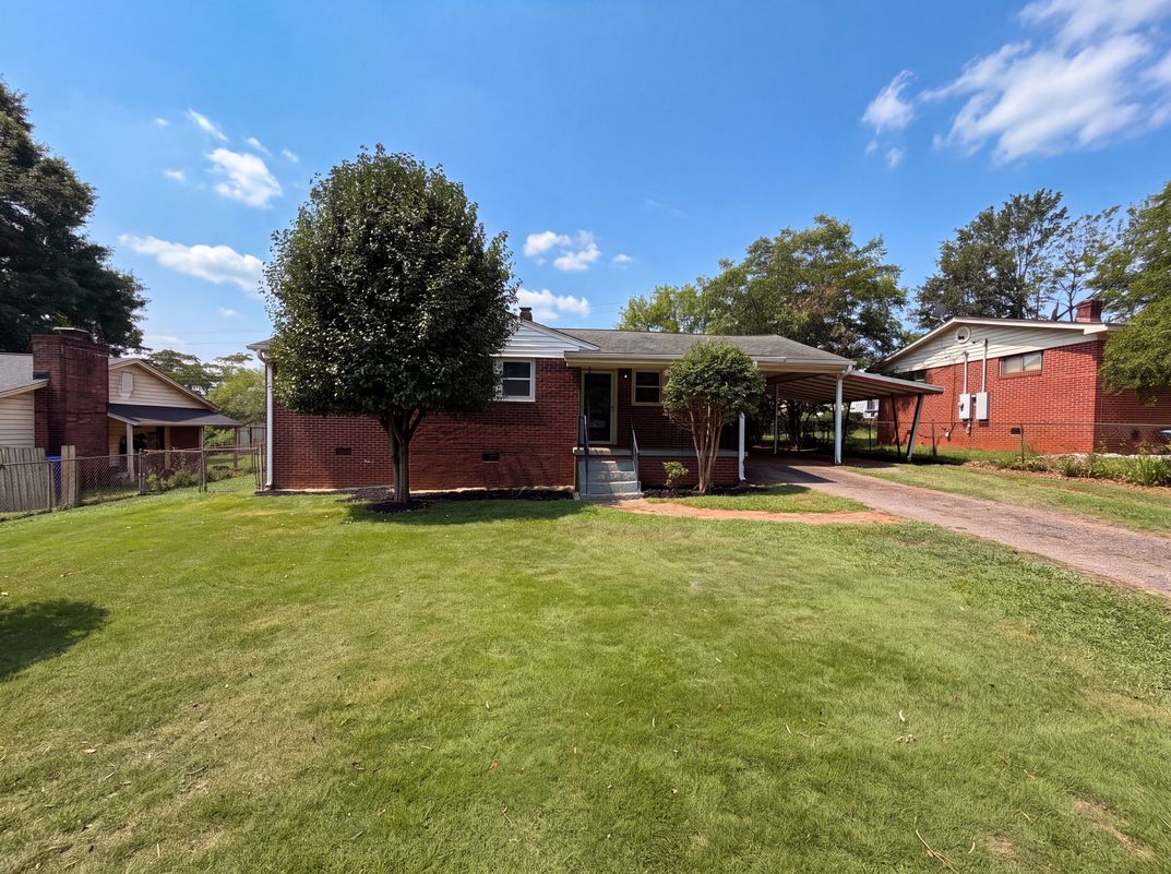 Property photo 1 of 16 Gardenia Dr