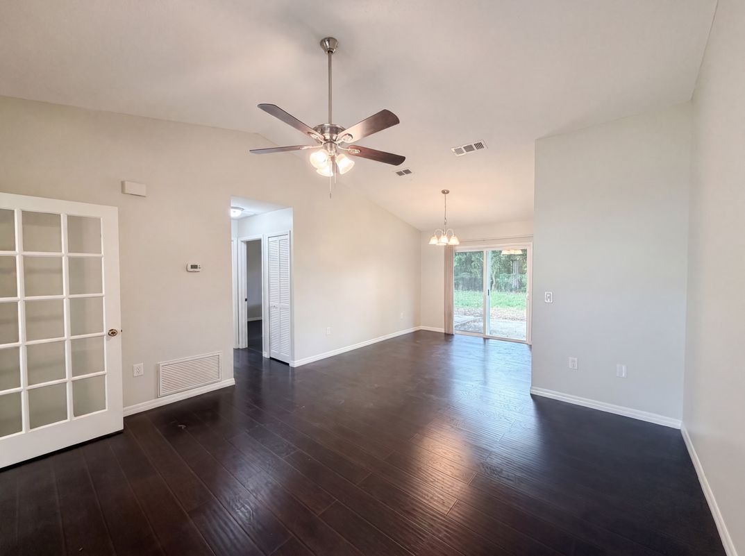 Property photo 3 of 3622 Shady Grove Cir