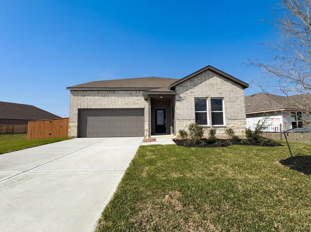 Property photo 1 of 2047 Emerald Lake Trl
