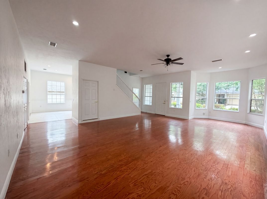 Property photo 3 of 9405 SW 31st Ln