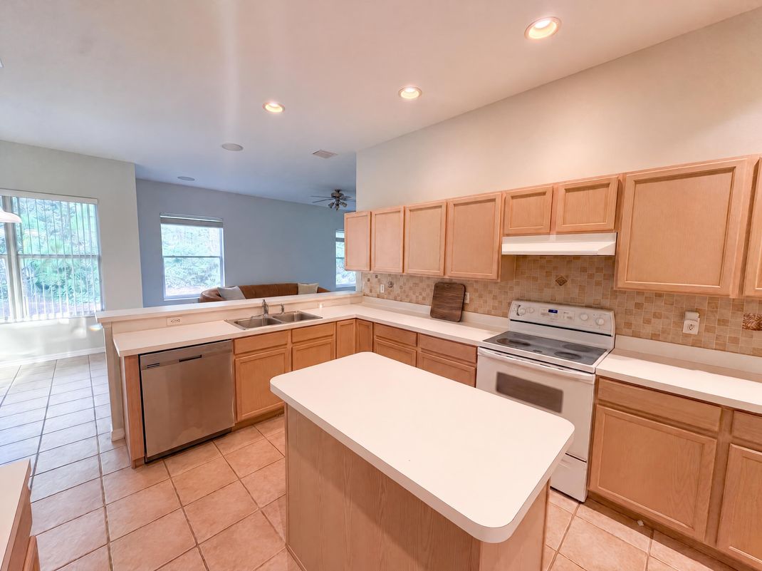 Property photo 2 of 27 Russman Ln