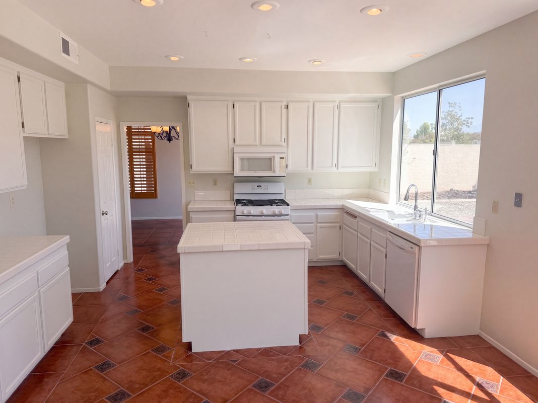 Property photo 2 of 8932 Mesa Oak Dr
