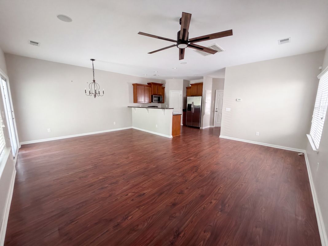 Property photo 3 of 815 Parnell Ct