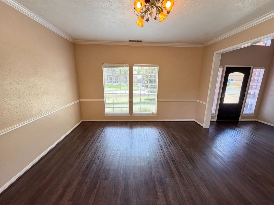 Photo 9 of 28 of 4215 River Ranch Dr, Pasadena, TX