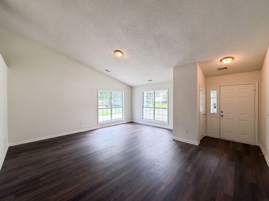 Property photo 3 of 2028 Larson Ln