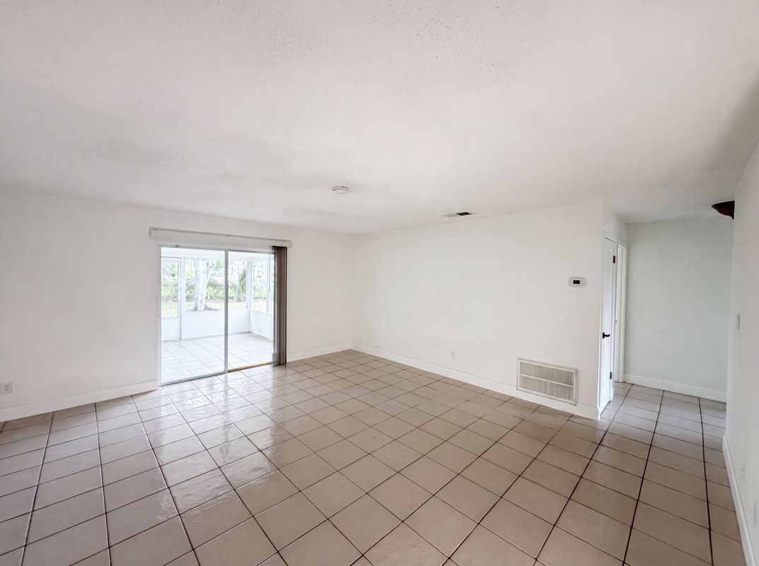 Property photo 3 of 2401 Myakka Dr