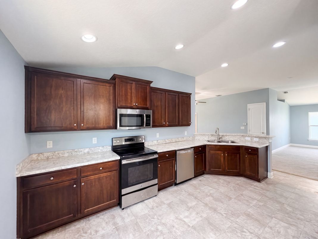 Property photo 2 of 1229 Longville Cir
