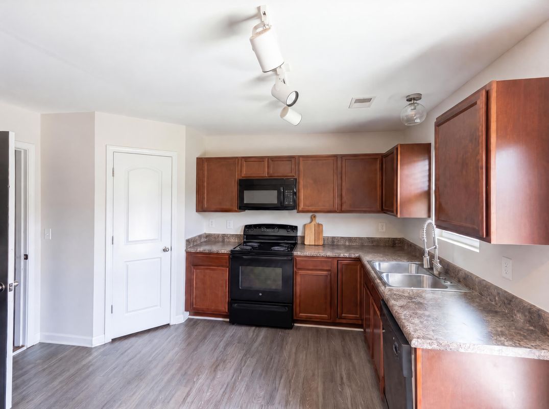 Property photo 2 of 719 Cannonsburg Dr