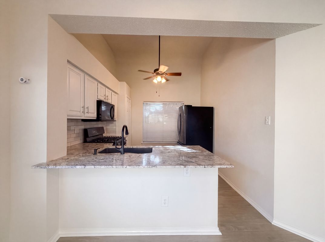 Property photo 2 of 11823 Meadowchase Dr