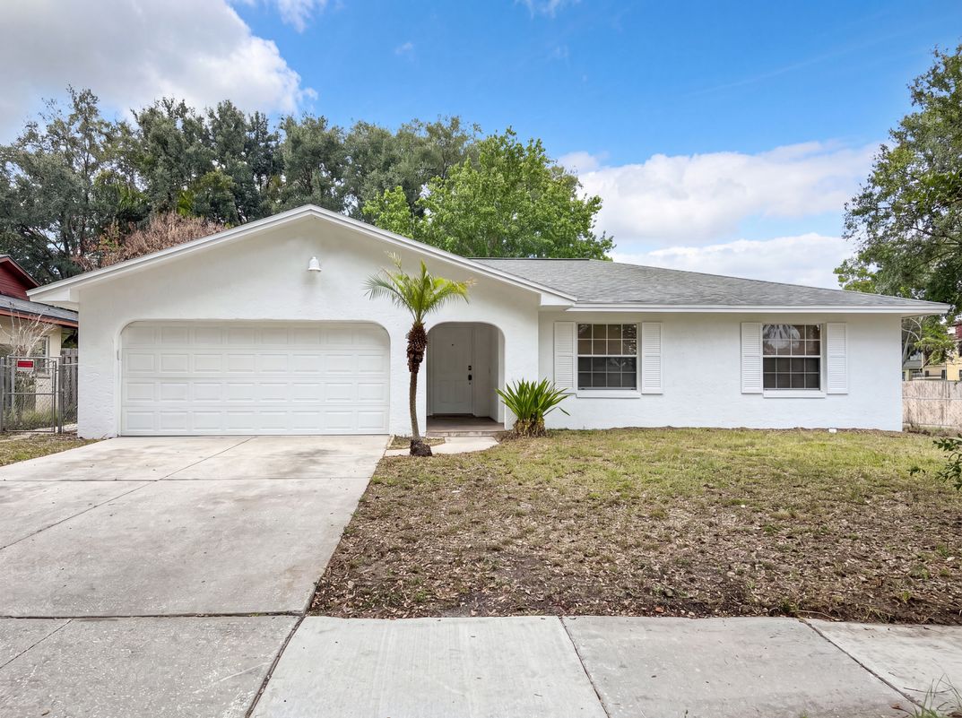 Property photo 1 of 2401 Myakka Dr