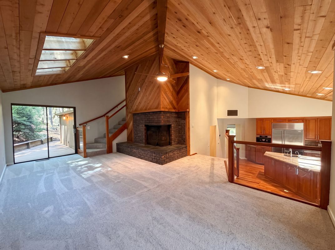 Property photo 3 of 815 Wild Oak Dr