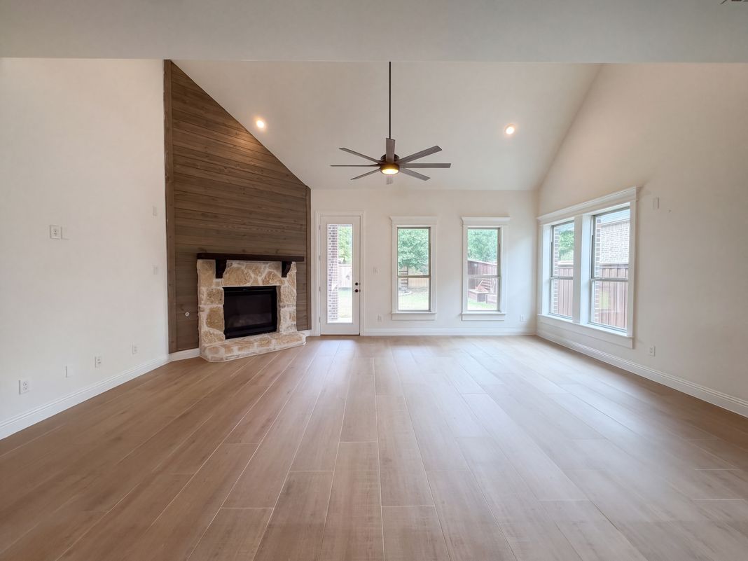 Property photo 3 of 7913 Caddo Cv
