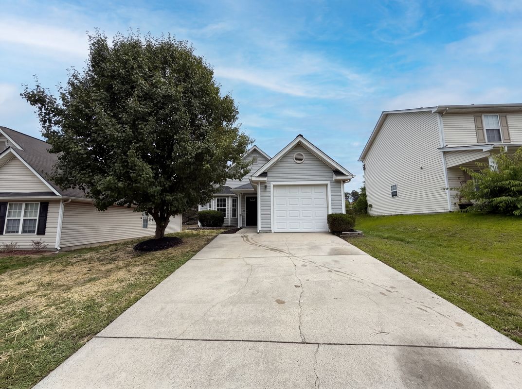 Property photo 1 of 1841 Mission Oaks St