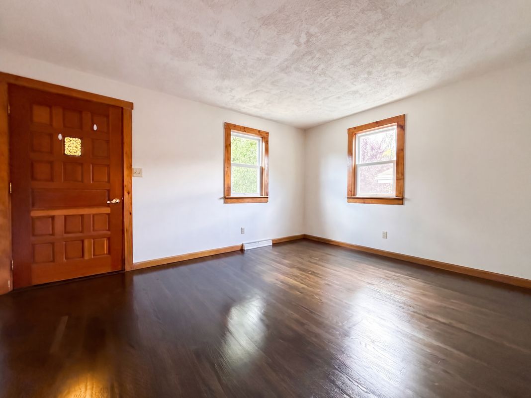 Property photo 3 of 17 Monarch St