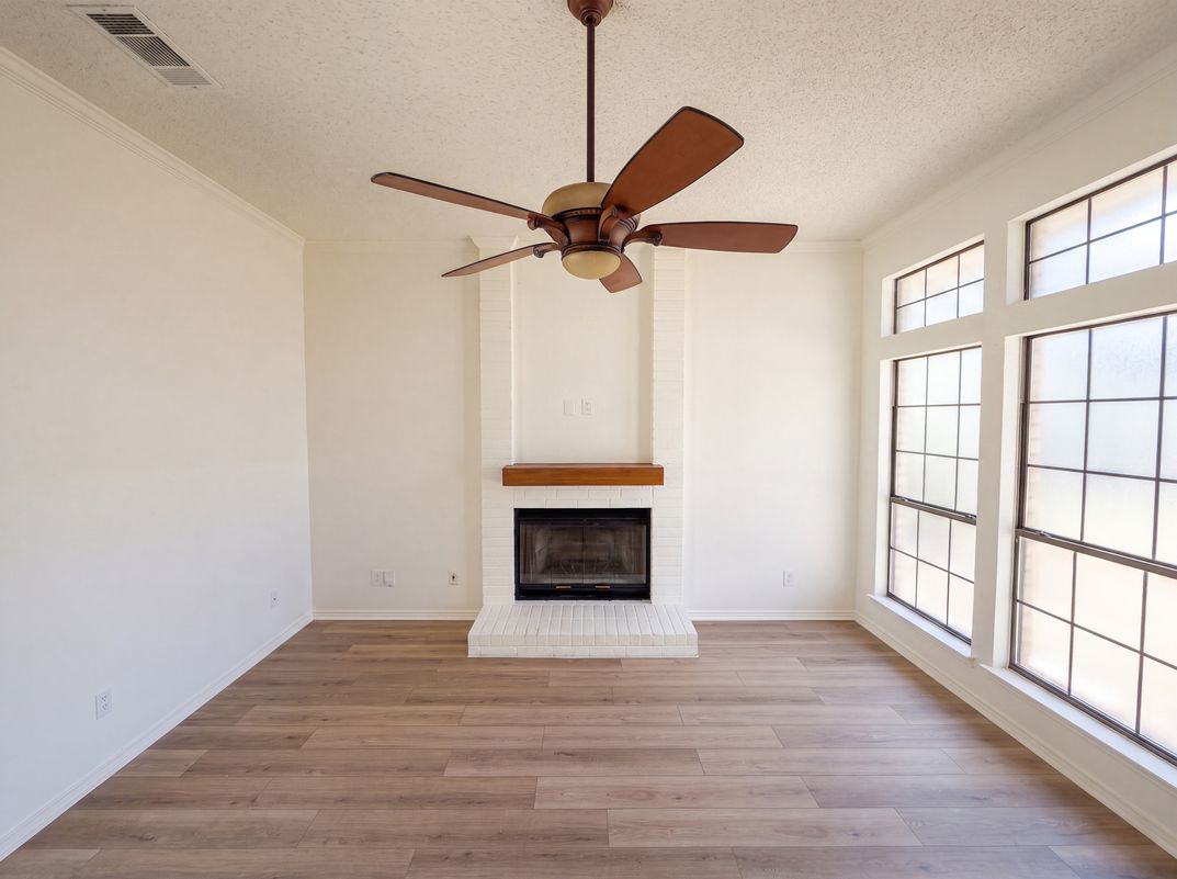 Photo 15 of 19 of 6612 Lakeside Dr, Lake Worth, TX