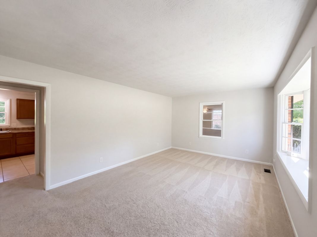Property photo 3 of 3224 Sandhill Dr
