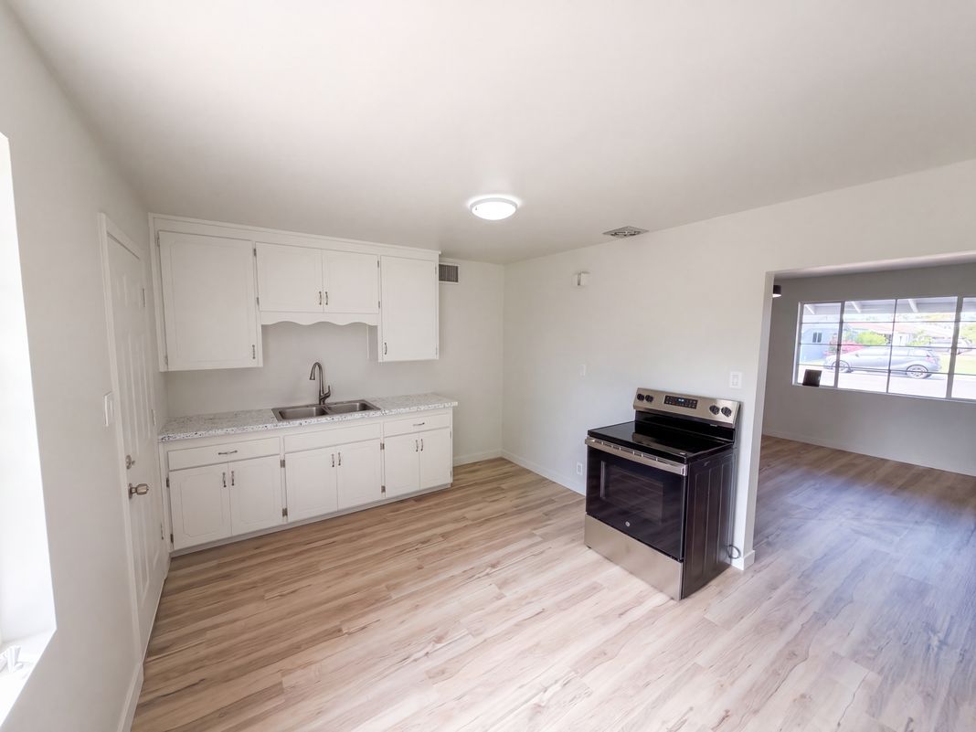 Property photo 2 of 2017 N 47th St