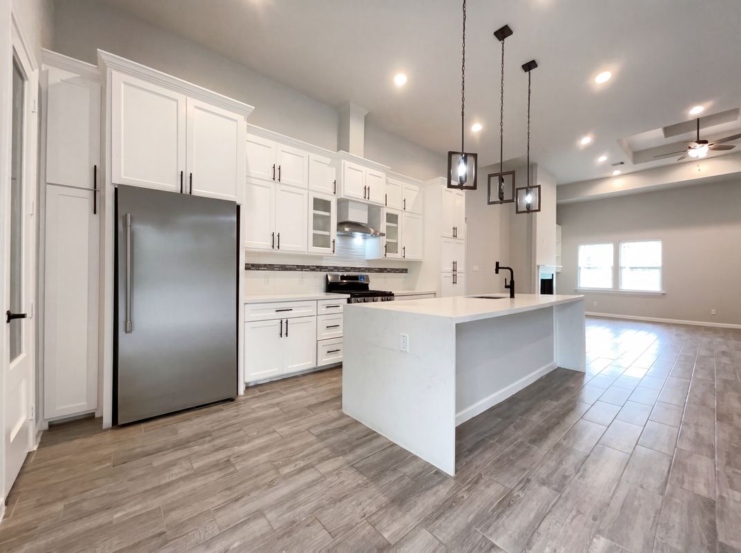 Property photo 2 of 40402 Mostyn Dr