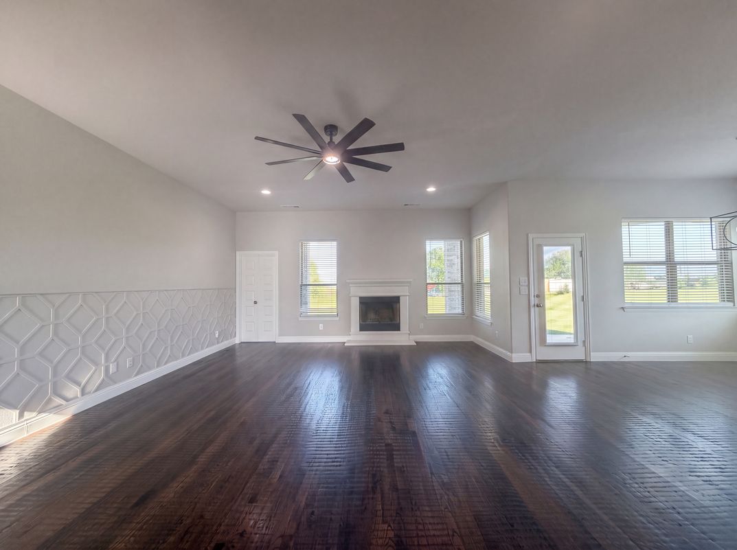 Property photo 3 of 1208 Redbud St